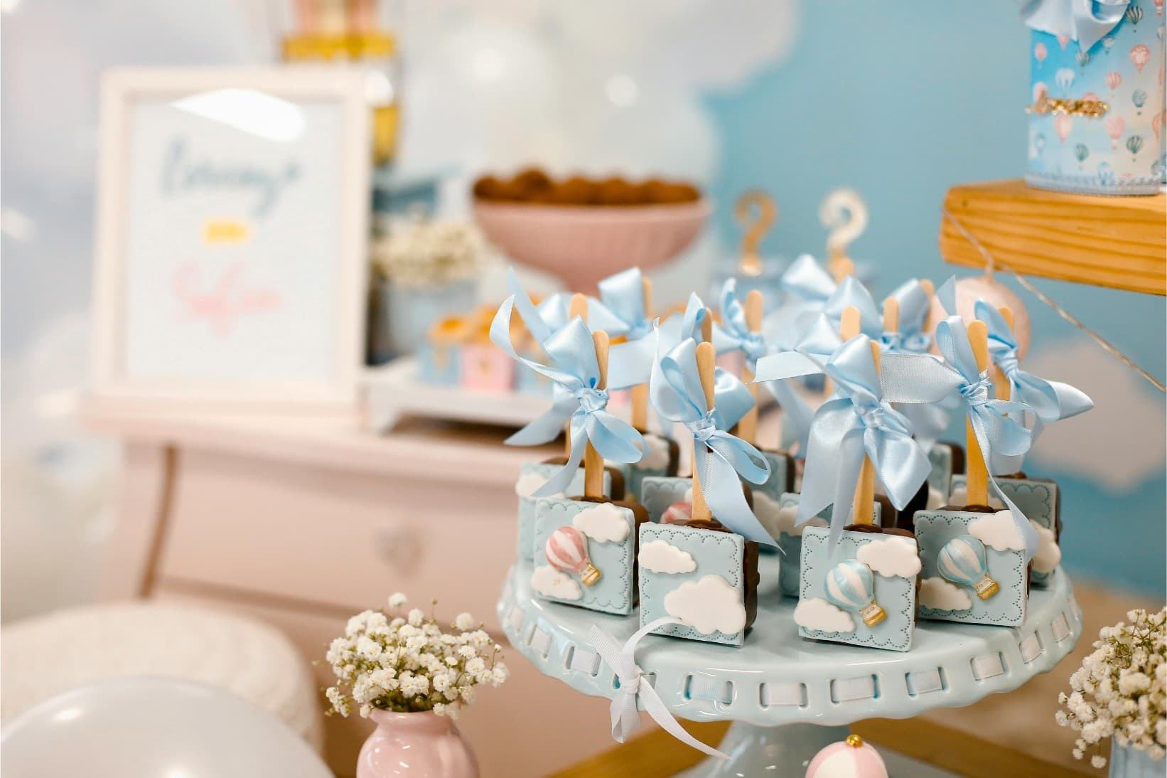 Feestelijke gender reveal of babyshower